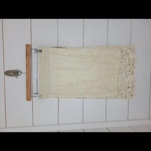 NWT Kenar small cream lace skirt with liner